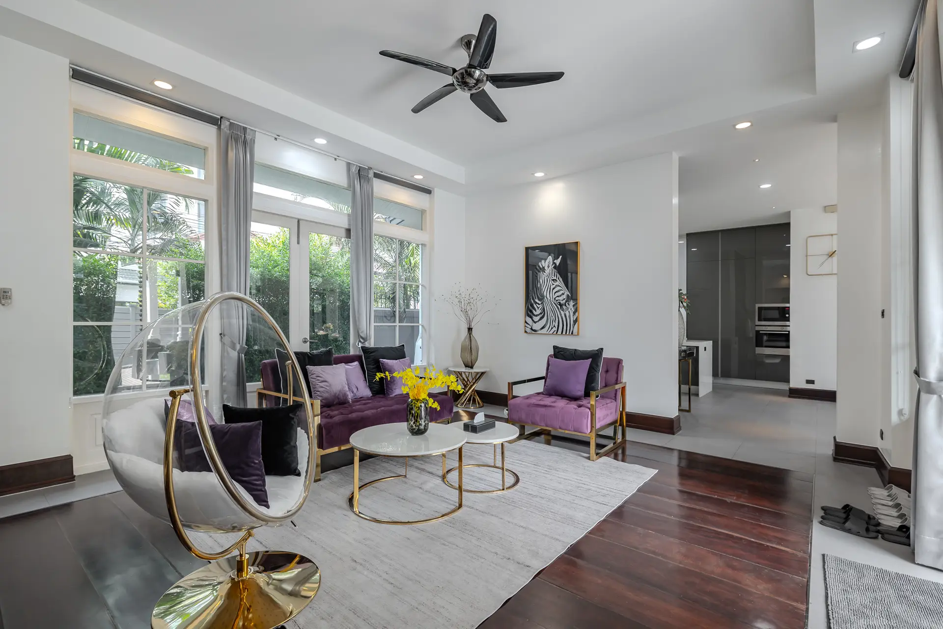 Living room with purple armchairs at Villa Sol